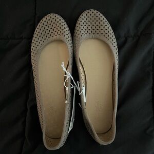 Universal thread flats NWT